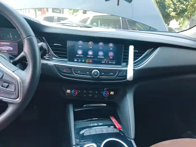 Buick Regal — Фото автомобиля 12