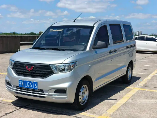 Wuling Hongguang V — Фото автомобиля 3
