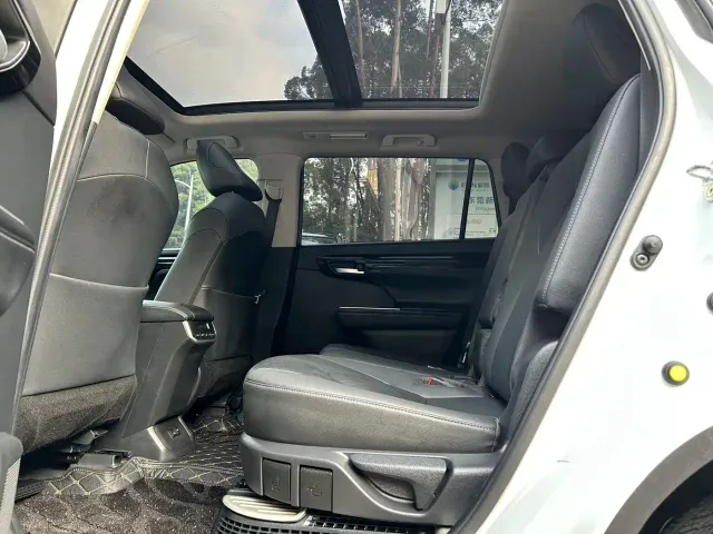 Toyota Highlander — Фото автомобиля 8