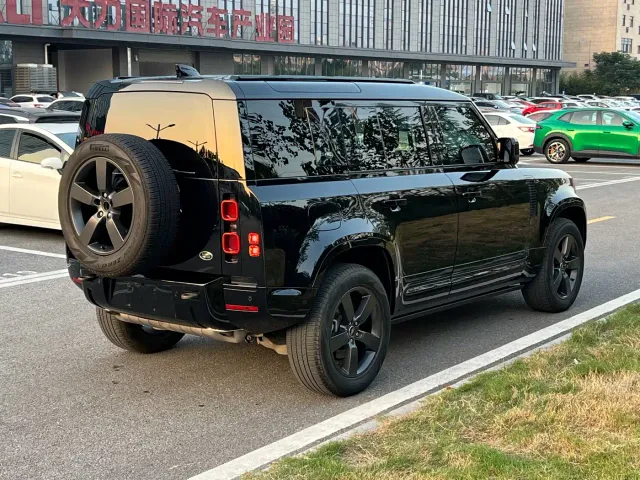 Land Rover Defender — Фото автомобиля 15