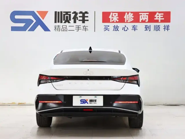 Hyundai Elantra — Фото автомобиля 5