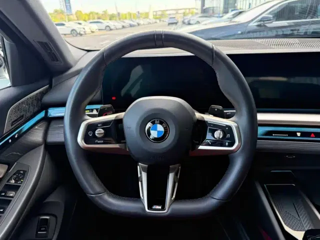 BMW 5 Series — Фото автомобиля 11