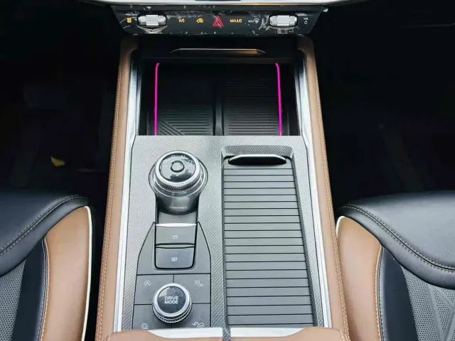 Ford Explorer — Фото автомобиля 10