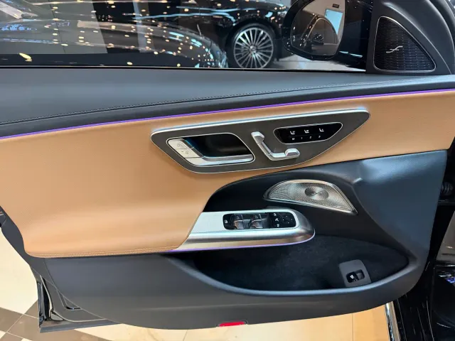 Mercedes-Benz E-Class — Фото автомобиля 4
