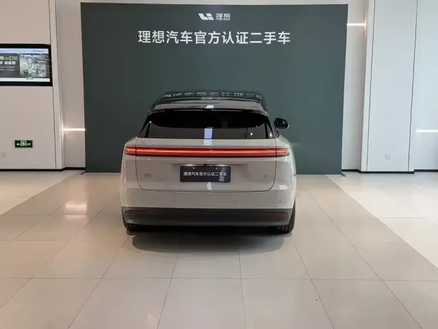 Li Auto Li Auto i6 2025 4WD Base Model — Фото автомобиля 11
