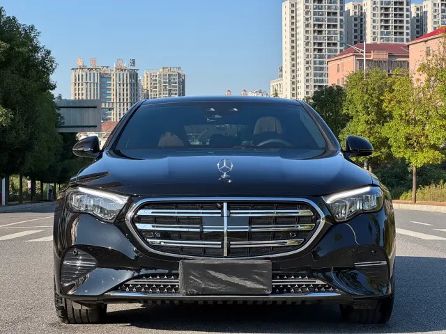Mercedes-Benz E-Class — Фото автомобиля 2