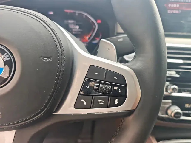 BMW 5 Series — Фото автомобиля 10