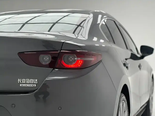 Mazda Axela — Фото автомобиля 10