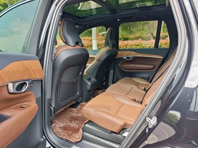 Volvo XC90 — Фото автомобиля 8