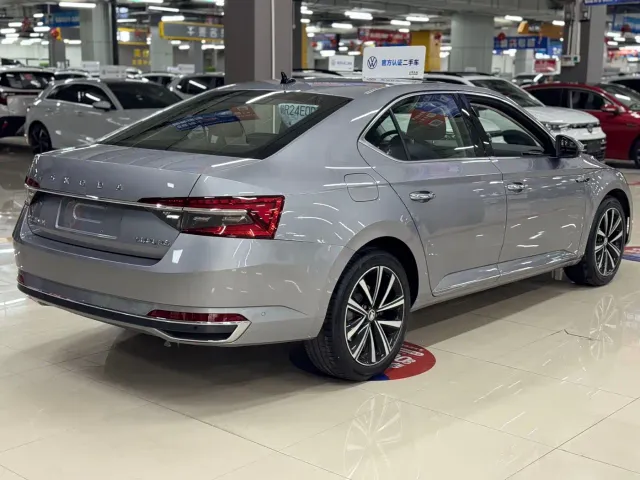 Skoda Superb — Фото автомобиля 11