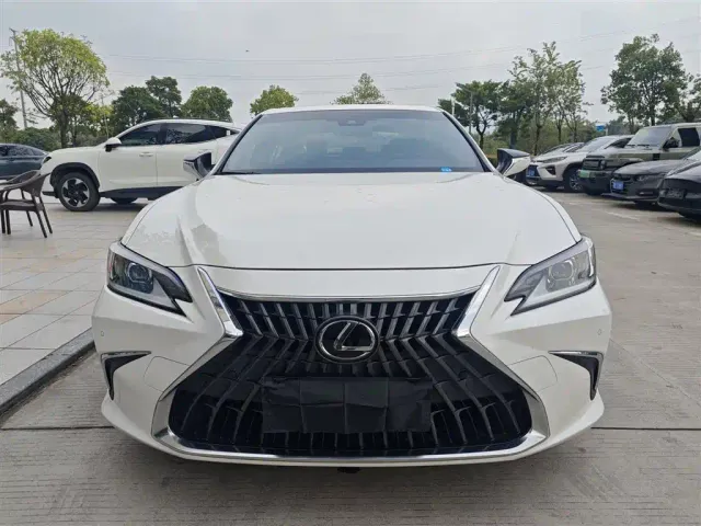 Lexus ES — Фото автомобиля 3
