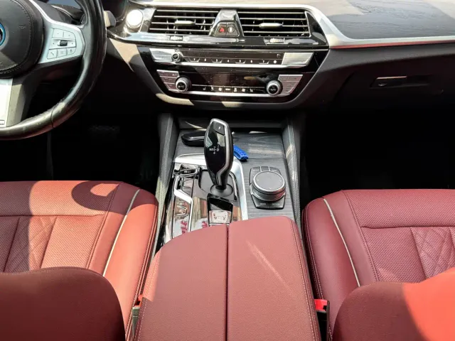 BMW 5 Series — Фото автомобиля 14