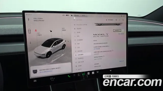 Tesla Model Y — Фото автомобиля 18