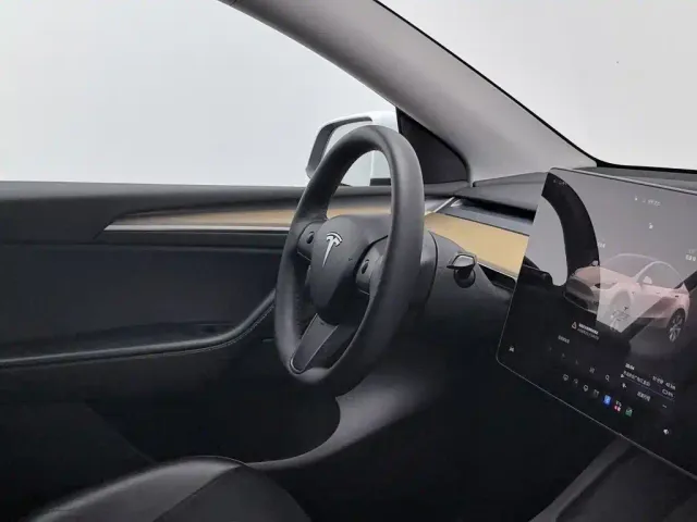Tesla Model Y — Фото автомобиля 22