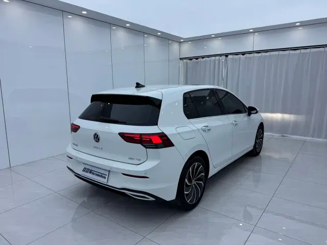 Volkswagen Golf — Фото автомобиля 4