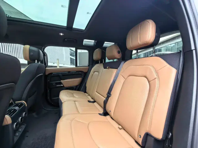 Land Rover Defender — Фото автомобиля 18