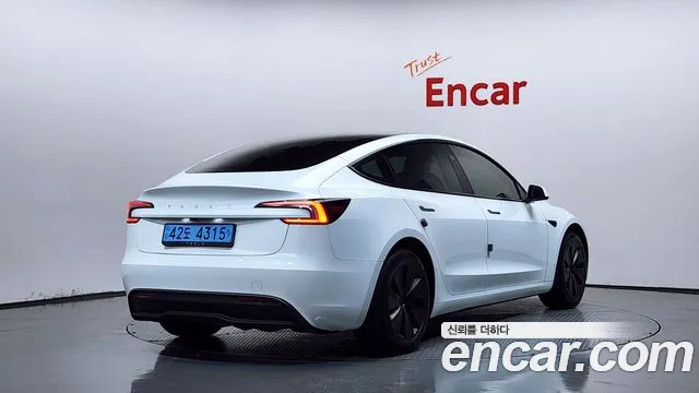 Tesla Model 3 — Фото автомобиля 2