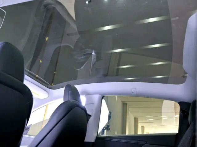 Tesla Model Y — Фото автомобиля 9