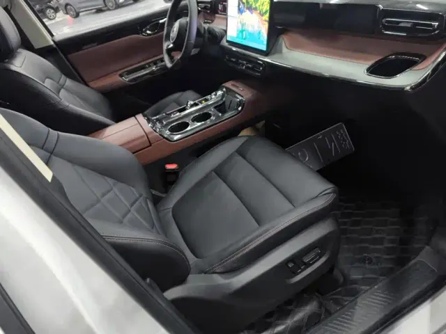 GAC Trumpchi E8 — Фото автомобиля 8