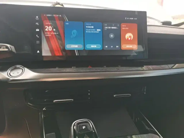 Roewe RX5 Max — Фото автомобиля 12