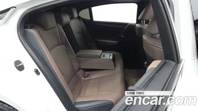 Lexus ES 7th Gen — Фото автомобиля 17