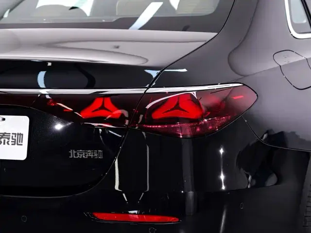Mercedes-Benz E-Class — Фото автомобиля 9