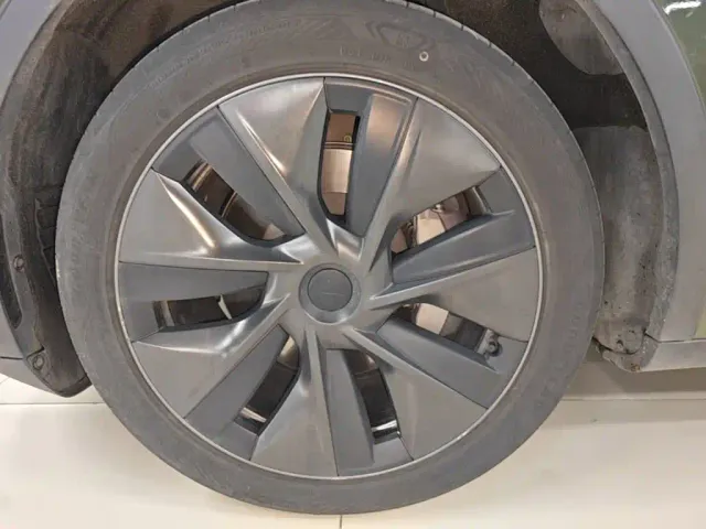 Tesla Model Y — Фото автомобиля 22