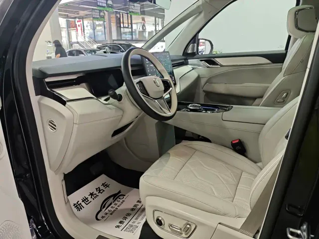 Volvo EM90 — Фото автомобиля 5