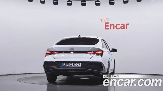 Hyundai Avante CN7 — Фото автомобиля 4