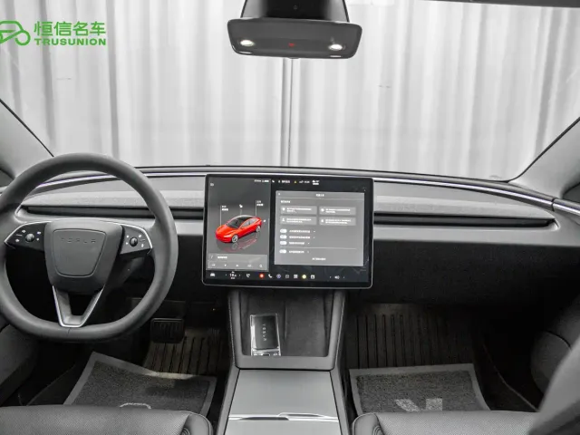 Tesla Model 3 — Фото автомобиля 14