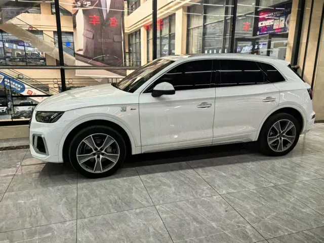 Audi Q5L — Фото автомобиля 2