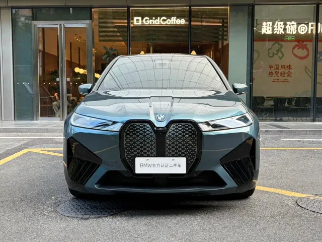 BMW iX — Фото автомобиля 2
