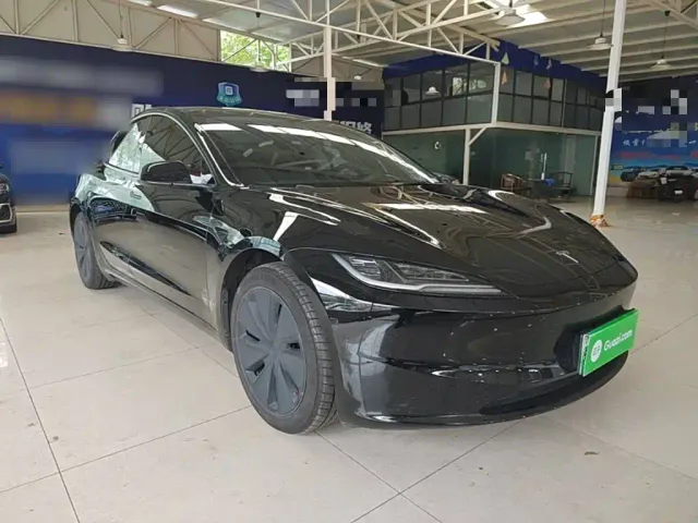 Tesla Model 3 — Фото автомобиля 3
