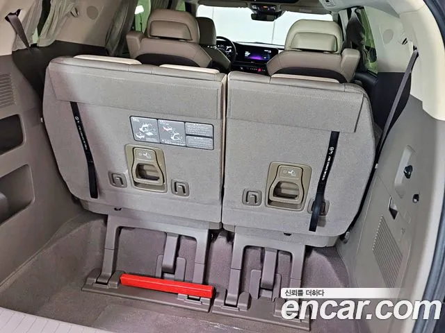 Kia Carnival Generation 4 — Фото автомобиля 12
