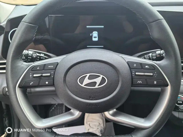 Hyundai Elantra — Фото автомобиля 11
