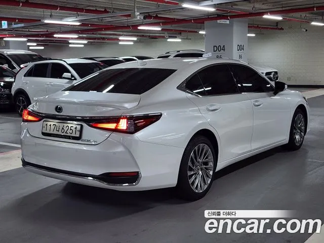 Lexus ES — Фото автомобиля 2