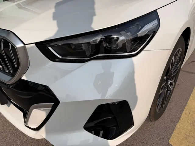 BMW 5 Series — Фото автомобиля 27