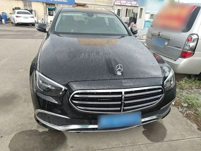 Mercedes-Benz E-Class — Фото автомобиля 2