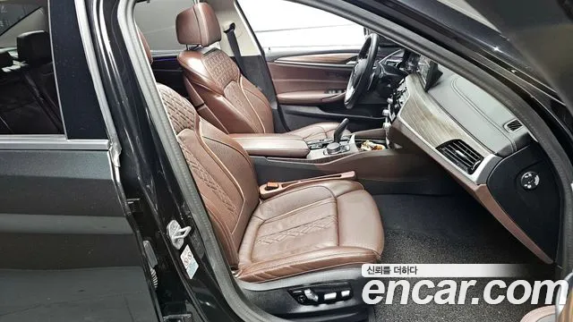 BMW 5-Series 5 серия (G30) 530i xDrive Luxury — Фото автомобиля 10