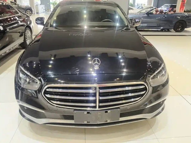 Mercedes-Benz E-Class — Фото автомобиля 2