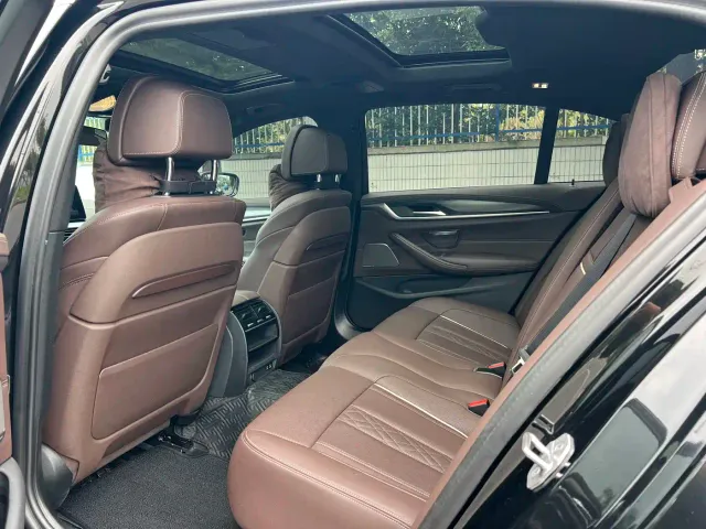 BMW 5 Series — Фото автомобиля 10