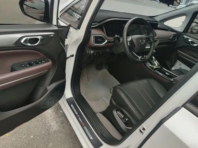 GAC Trumpchi M6 — Фото автомобиля 15