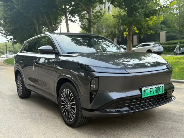 Dongfeng Aeolus Dongfeng Aeolus L8 2025 Plug-in Hybrid — Фото автомобиля 3