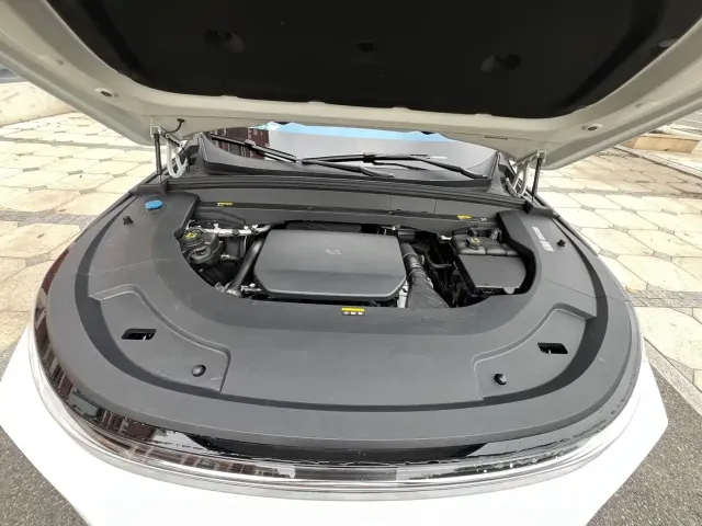 Li Auto L7 — Фото автомобиля 25
