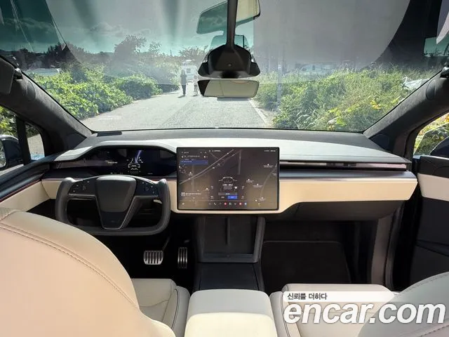 Tesla Model X — Фото автомобиля 12