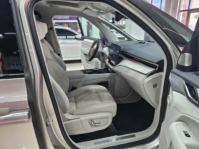 Volvo Volvo EM90 2025 Ultra Six-Seater — Фото автомобиля 23