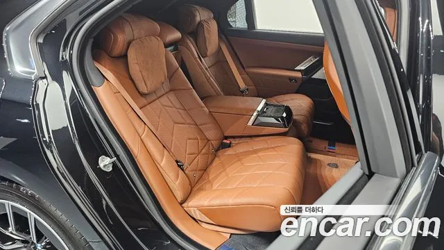 BMW 7 Series G70 — Фото автомобиля 17