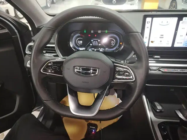 Geely Emgrand — Фото автомобиля 10