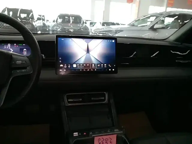 BYD Qin L — Фото автомобиля 12