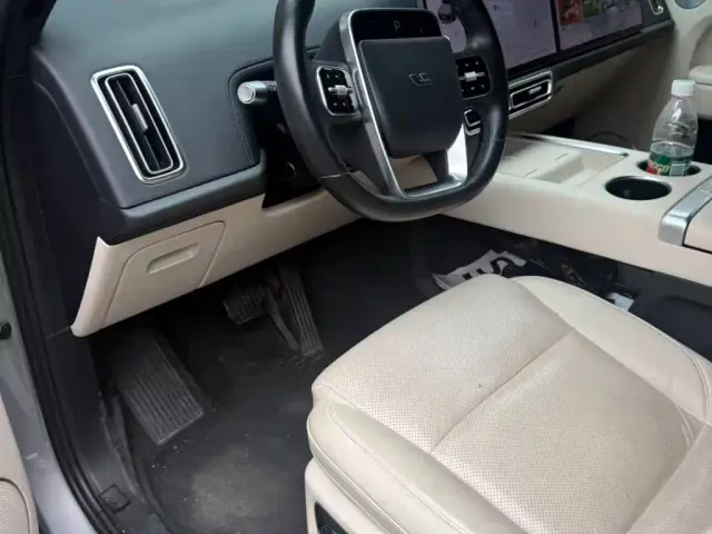 Li Auto L8 — Фото автомобиля 5